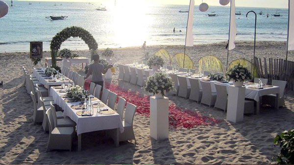 beach wedding dinner